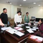 रतलाम.जनसुनवाई में 97 आवेदन पर हुई सुनवाई   Riport manohar malviya।