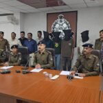 रतलाम पुलिस की बड़ी सफलता — तीन जिलों में चैन स्नैचिंग व लूट की वारदात को अंजाम देने वाले गिरोह का पर्दाफाश, चार आरोपी गिरफ्तार.  रीपोर्ट मनोहर मालवीय।