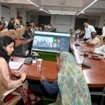 रतलाम कलेक्टर कार्यालय जनसुनवाई में 99 आवेदन पर हुई सुनवाई.   रीपोर्ट मनोहर मालवीय।