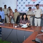 रतलाम कलेक्टर कार्यालय.   जनसुनवाई में 102 आवेदन पर हुई सुनवाई.  रिपोर्ट मनोहर मालवीय।