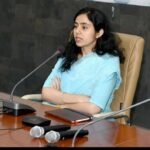 रतलाम.अशासकीय विद्यालयों द्वारा विशेष दुकानों से पाठयपुस्तक ,यूनिफार्म एवं अन्य सामग्री क्रय करने हेतु बाध्य करने पर होगी कार्यवाही.          कलेक्टर ने किये जांच दल गठित।