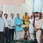 सोनकच्छ। रोटरी क्लब ऑफ सोनकच्छ द्वारा रविवार को रोटरी के जनक पॉल पी हैरिस की 158 वीं जन्म जयंती के अवसर पर रोटरी सेवा भवन में उनकी प्रतिमा पर माल्यार्पण कर श्रद्धापूर्वक जन्म जयंती मनाई गई।