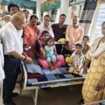 सोनकच्छ (निप्र)*रोटरी क्लब सोनकच्छ द्वारा कुपोषित बच्चों को फल एवं बिस्कुट वितरित किए* शेख इक़बाल।