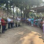 जबलपुर *परिंदो की प्यास बुझाने मानव अधिकार संगठन की सराहनीय पहल*    टैगोर गार्डन के वृक्षों पर लगाए पानी से भरे सकोरे. तालिब हुसेन 