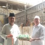 राष्ट्रीय पसमांदा मुस्लिम महासंघ के प्रदेश अध्यक्ष नौशाद खान ने अजमेर दरगाह ख्वाजा गरीब नवाज जाकर चादर पेश की.